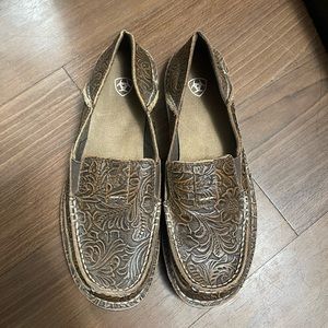 COPY - Ariat cruisers